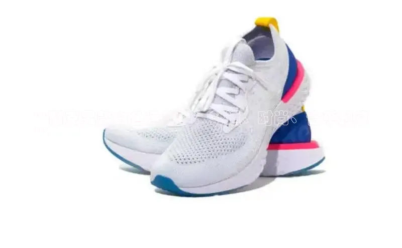 意昂2注册度小满理财**耐克男款白色运动鞋：舒适、时尚、合乎预算
**